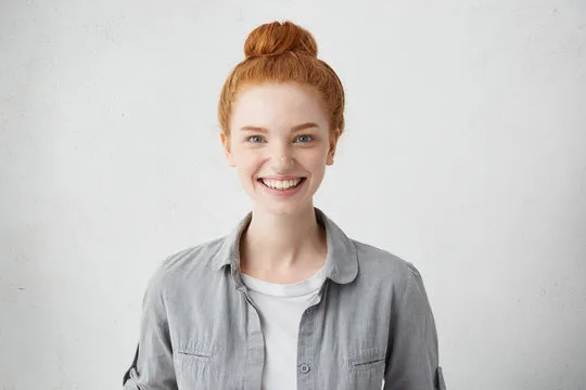 用户在手机上使用纬来体育APP